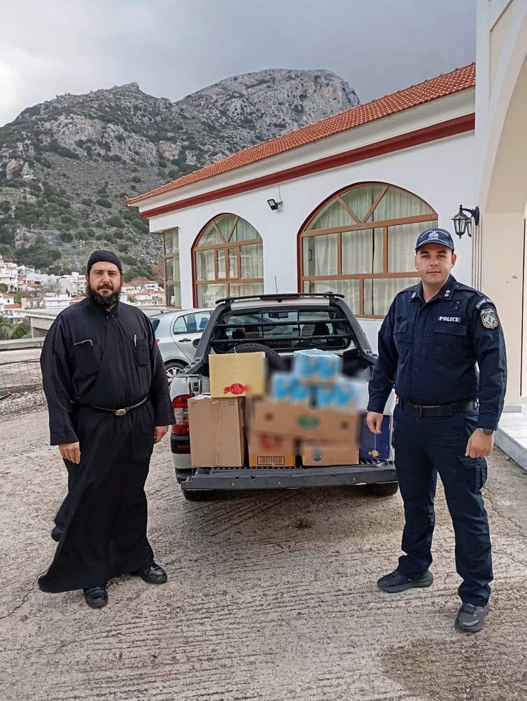 dianomi-astinomia-xristougenna-24-5 Προσφορά τροφίμων και ειδών πρώτης ανάγκης σε Ιερές Μητροπόλεις και Κοινωνικές Δομές από τις Αστυνομικές Διευθύνσεις Κρήτης