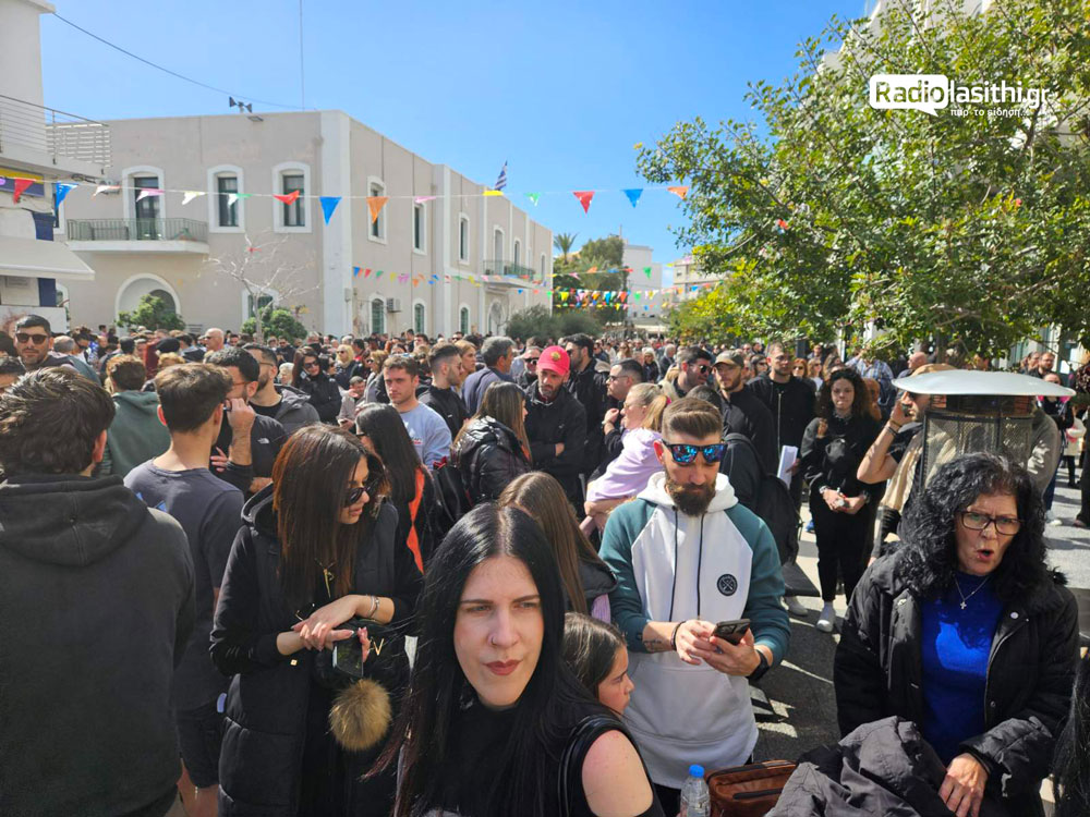 tempi-ierapetra-2025-2 Πλημμύρα κόσμου στην πλατεία της Ιεράπετρας στο συλλαλητήριο για τα Τέμπη [εικόνες – βίντεο]