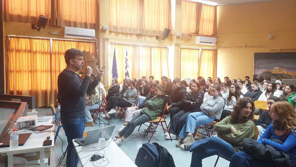 1o-likeio-ai-25-2 Συζήτηση για την Τεχνητή Νοημοσύνη και το Μέλλον της Τεχνολογίας στο 1ο Λύκειο Ιεράπετρας με τον Δρ. Εμμανουήλ Περακάκη