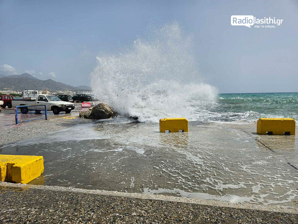 kimata-paralia-25-12-6 Ζημιές και παρασύρσεις οχημάτων στην προβλήτα της Ιεράπετρας από έντονο κυματισμό [εικόνες]