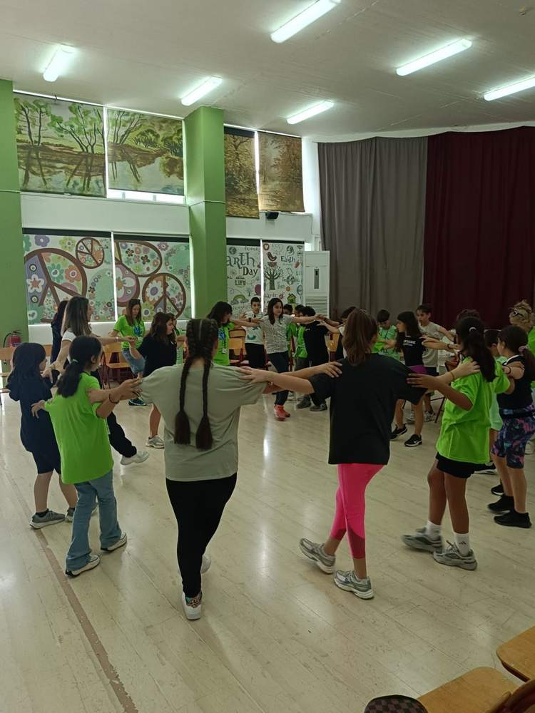 4o-dimotiko-erasmus-25-2 Mαθητές από τη Βαρκελώνη ξεναγήθηκαν για μια εβδομάδα από μαθητές του 4ου Δημοτικού Σχολείου Ιεράπετρας