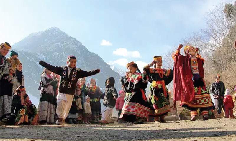 kalash-fili-ntokimanter-ierapetra-25-5 Η φυλή των Καλάς με ρίζες από την εκστρατεία του Μ. Αλεξάνδρου, αποκαλύπτεται στην Ιεράπετρα μέσα από το φακό του Γιάννη Μανωλιδάκη και της Ίνγκερ Κάρλσον