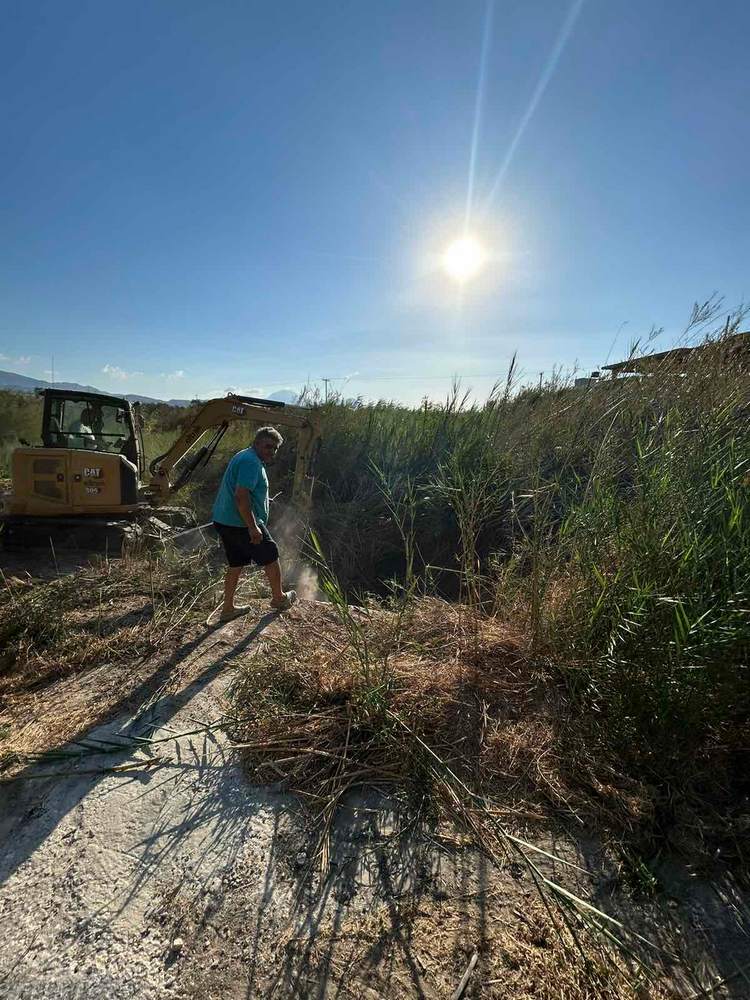 remata-ierapetra-25-2 Σε εξέλιξη καθαρισμοί ρεμάτων στην περιοχή του Δήμου Ιεράπετρας