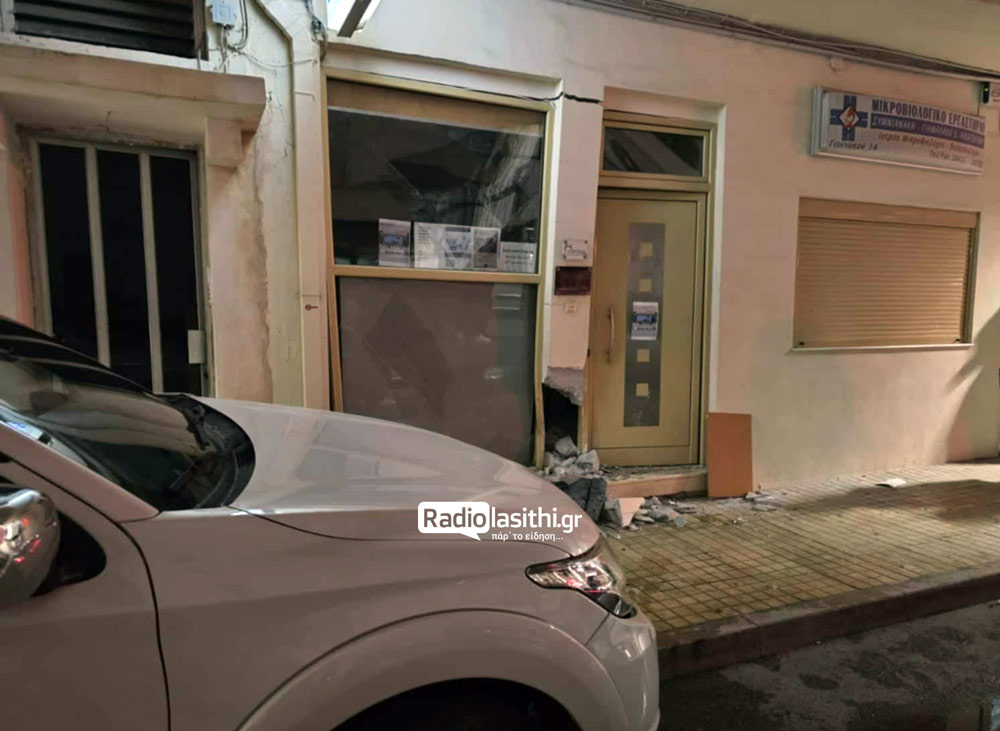 troxaio-kentro-3 Αγροτικό  σε ανεξέλεγκτη πορεία «καρφώθηκε» σε Μικροβιολογικό Εργαστήριο στο κέντρο της Ιεράπετρας