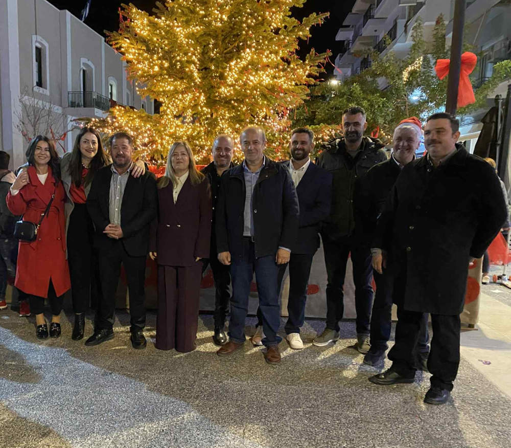 anamma-xristougenniatikou-dentrou-ierapetra-25-7 Φωταγωγήθηκε το Χριστουγεννιάτικο δέντρο στην Ιεράπετρα