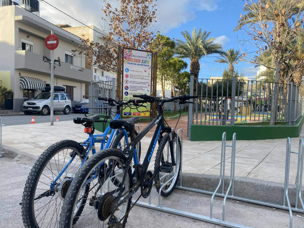 paidiki-xara-kato-mera-anaplasi-ierapetra-3 Αγιασμός στην ανακαινισμένη παιδική χαρά «Γεώργιος Διαλεκτάκης», στην Κάτω Μερά της Ιεράπετρας