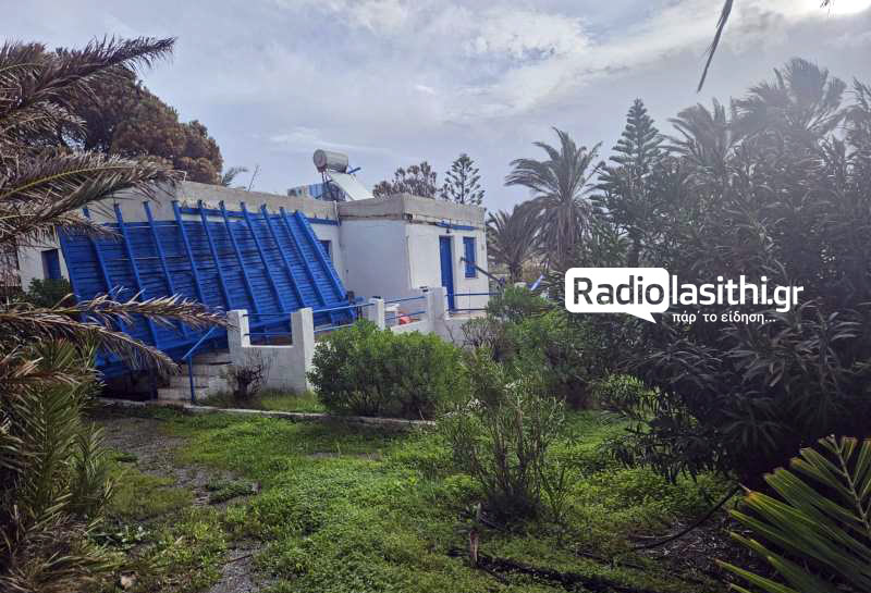 anemostrovilos-livadia-4 Ανεμοστρόβιλος σάρωσε την Ιεράπετρα προκαλώντας τεράστιες ζημιές σε θερμοκήπια και κατοικίες [εικόνες]