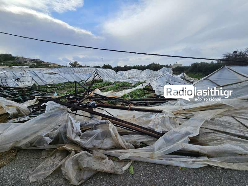 anemostrovilos-livadia-6 Ανεμοστρόβιλος σάρωσε την Ιεράπετρα προκαλώντας τεράστιες ζημιές σε θερμοκήπια και κατοικίες [εικόνες]