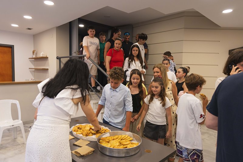 O-mythos-tis-Mizithropitas-362026-156 Μια πρεμιέρα… «να την φας στο πιάτο»! Η μεγάλη επιτυχία της ΣΤ΄ Τάξης του 2ου Δημοτικού Ιεράπετρας και «Ο Μύθος της Μυζηθρόπιτας»